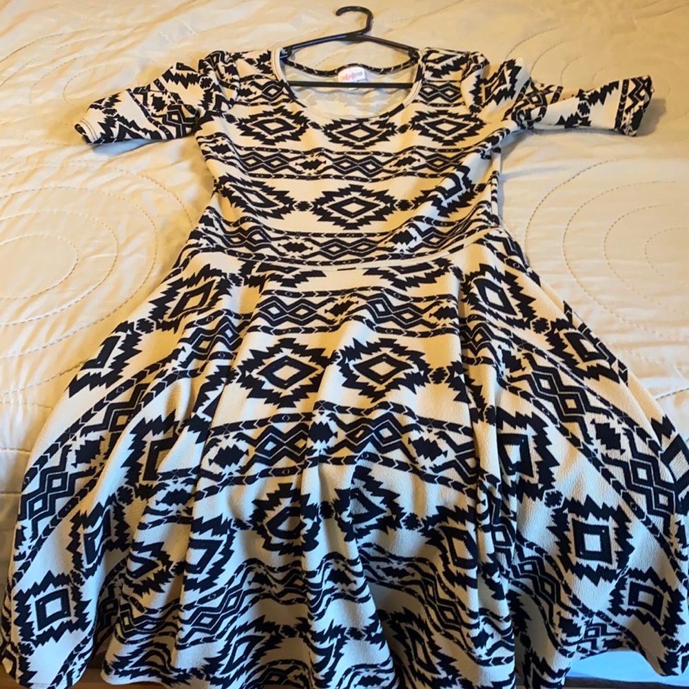 LuLaRoe Nicole dress size medium